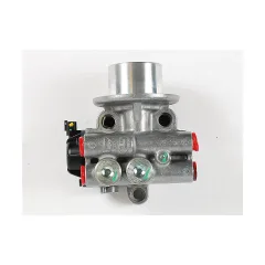 Caterpillar Fuel Priming Pompa — açılı görünüm