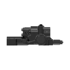 Caterpillar 1/8" NPT Elbow Adapter — Dreiviertelansicht